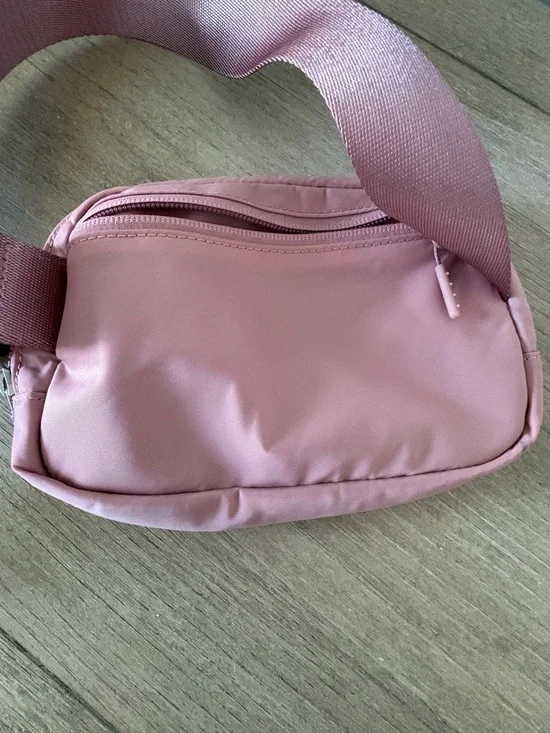 lululemon Belt Bag OG original Design Dusty Pink Crossbody Pouch - Picture 7 of 12
